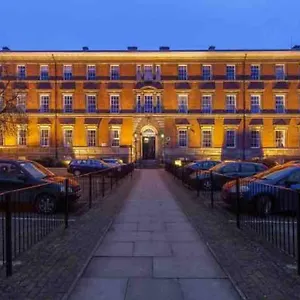 county-house-the-white-apartment.yorkshirehotels.net/